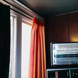 Что учитывать при организации электрики в студии